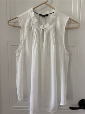 Banana Republic Sleeveless Pleated Keyhole Blouse - White